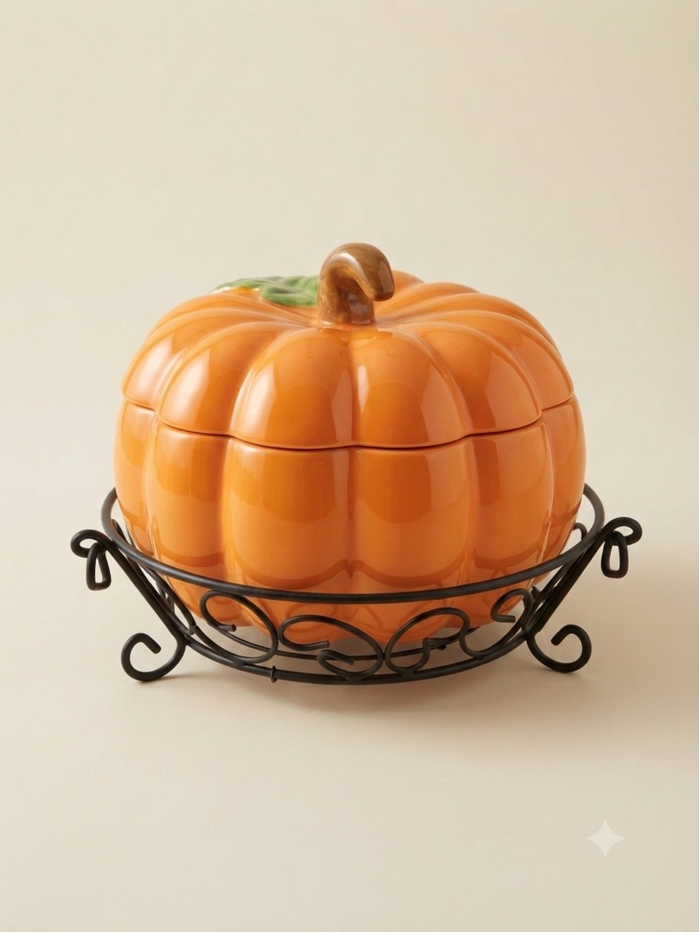 Temp-tations "Fresh Crop" pumpkin baker
W/ wire rack - Orange 2 QT